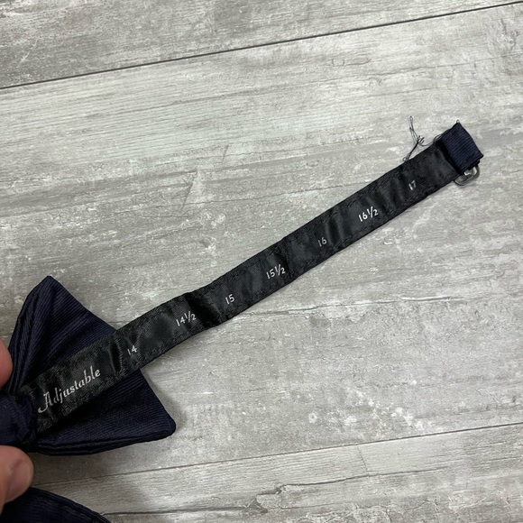 Solid Navy Blue Silk Pre-Tied Bowtie - Picture 3 of 4